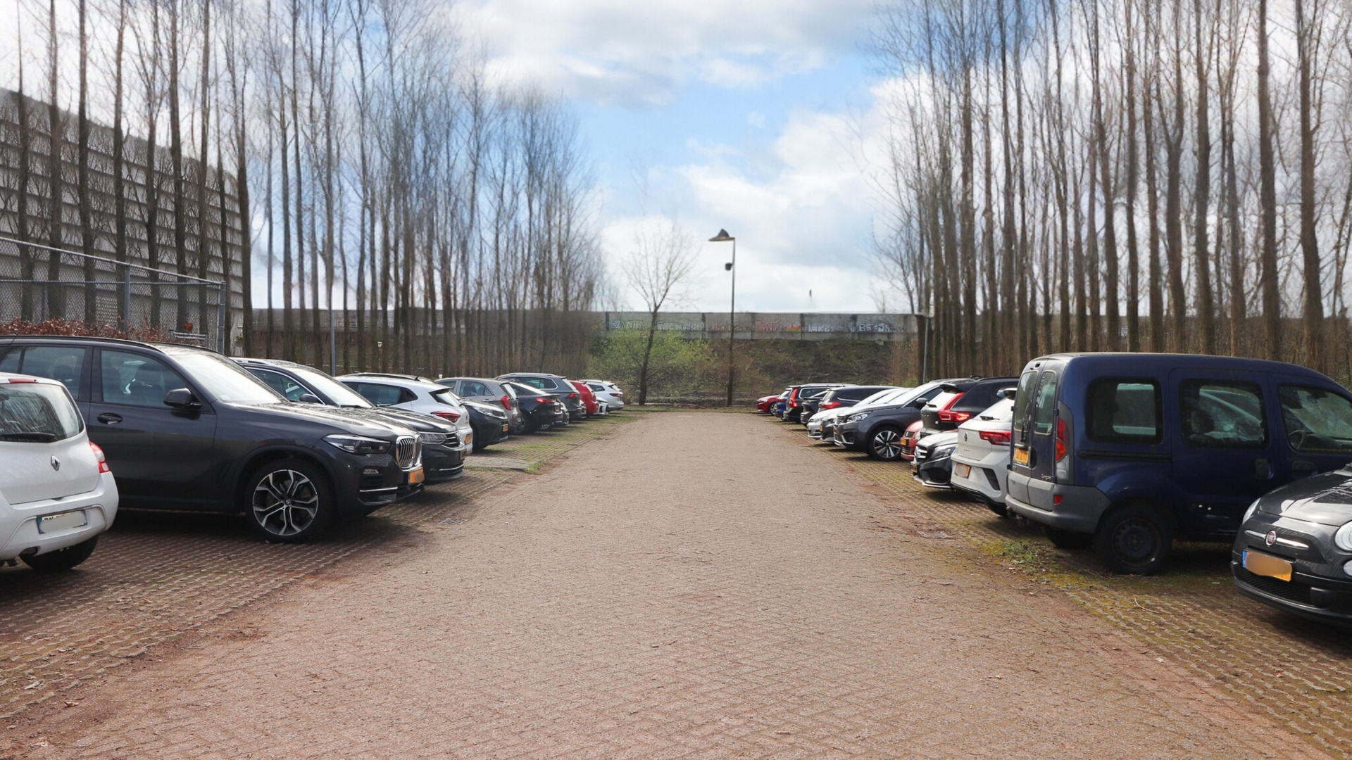 MOBIHUB P+R Het Witte Huis parkeerterrein